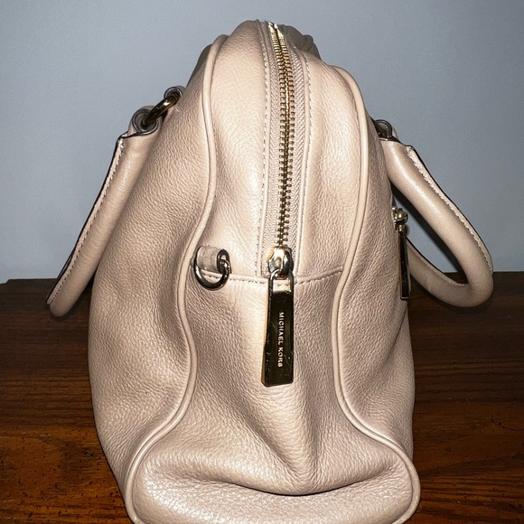 Michael Kors Beige Medium Purse - Picture 4 of 8